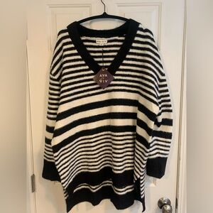 Ava & Viv v-neck cozy sweater w/high low hem size 1X
